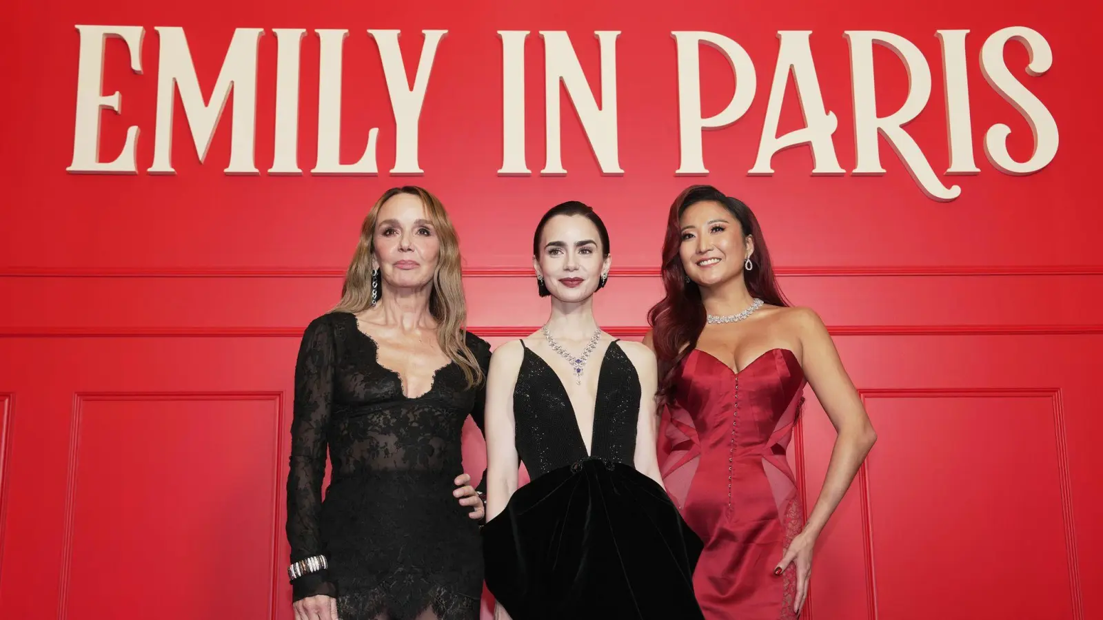 Netflix hat eine sechste Staffel der Hit-Serie „Emily in Paris“ angekündigt. (Archivbild) (Bild: Aurelien Morissard/AP/dpa)