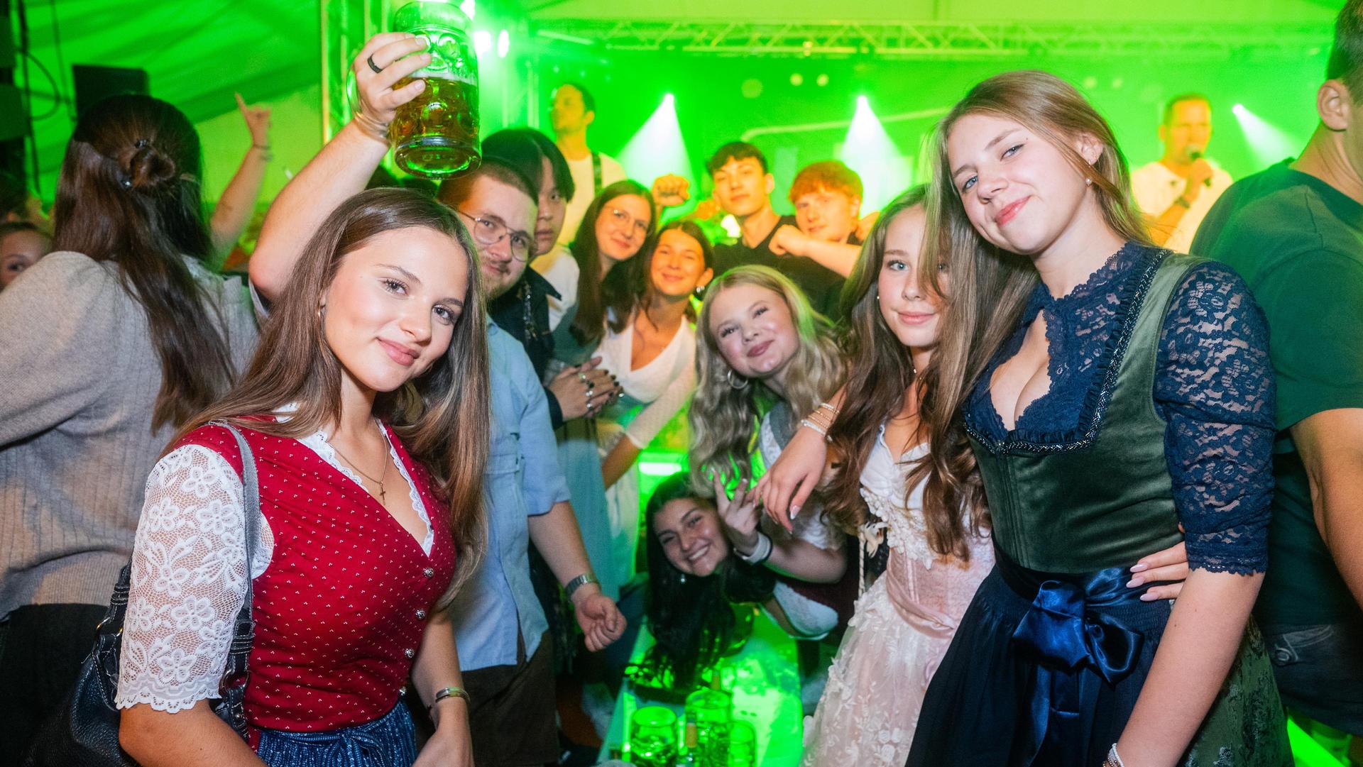 Die Bilder vom Freitag auf dem Weidener Volksfest 2025. (Bild: Hannes Stock)