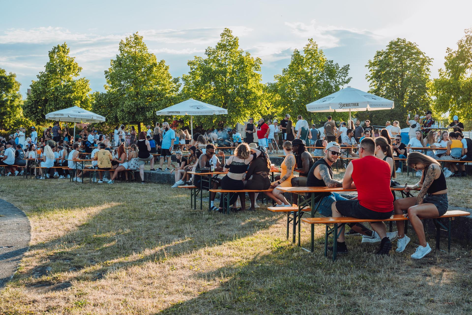 Shisha, Drinks und guter Hip-Hop. So war&#39;s am Hip-Hop BBQ in Amberg.  (Bild: Denise Helmschrott)