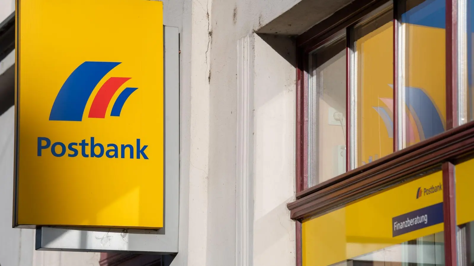 In der Oberpfalz haben am 21. November die Postbank-Filialen geschlossen. (Symbolbild: Monika Skolimowska/dpa)