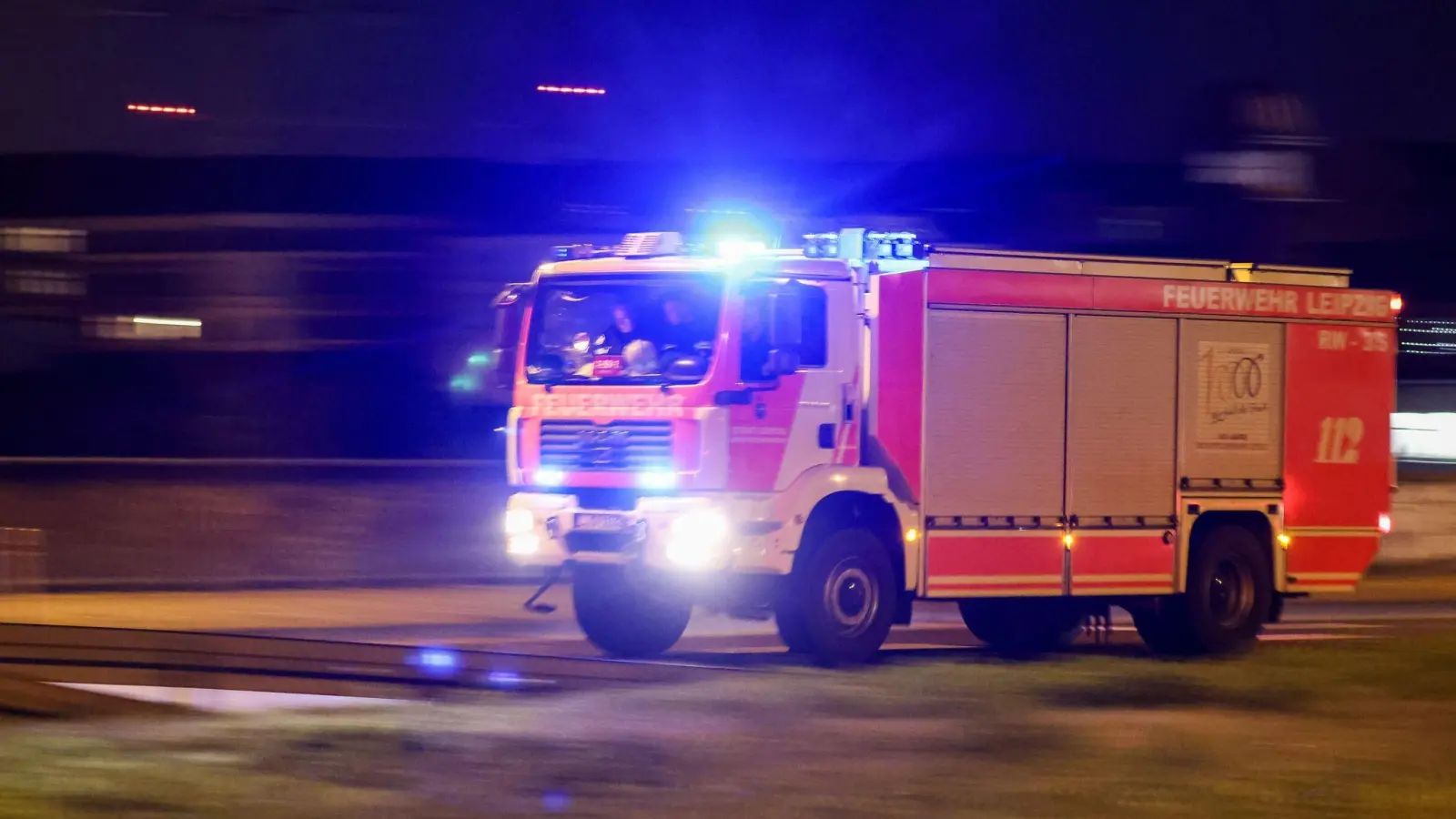 Küche und Restaurant des Parks standen in Vollbrand. (Symbolbild) (Bild: Jan Woitas/dpa)