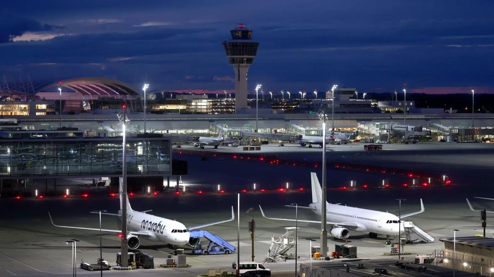 Wegen eines medizinischen Notfalls ist ein armenischer Flieger unplanmäßig am Flughafen München gelandet. (Archivbild: Karl-Josef Hildenbrand/dpa)