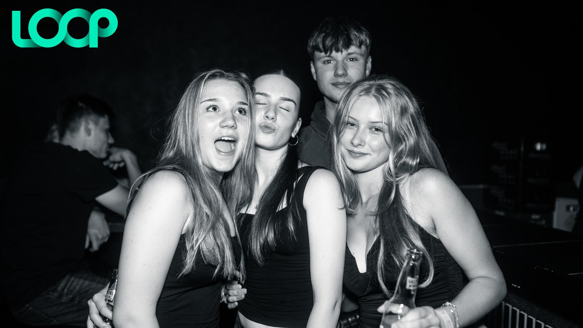 Die „School is out”-Party im Loop. (Bild: Hannes Stock)