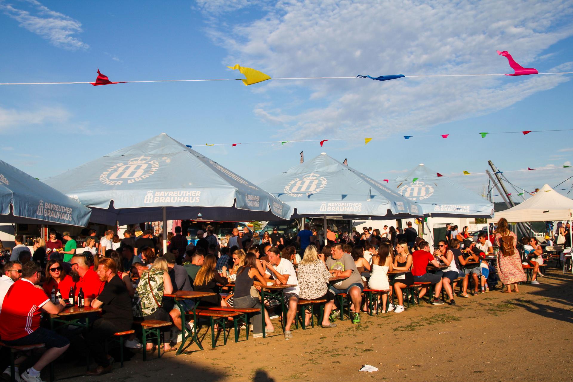 Das Foodtruck Festival in Weiden.  (Bild: Lea Stecher)