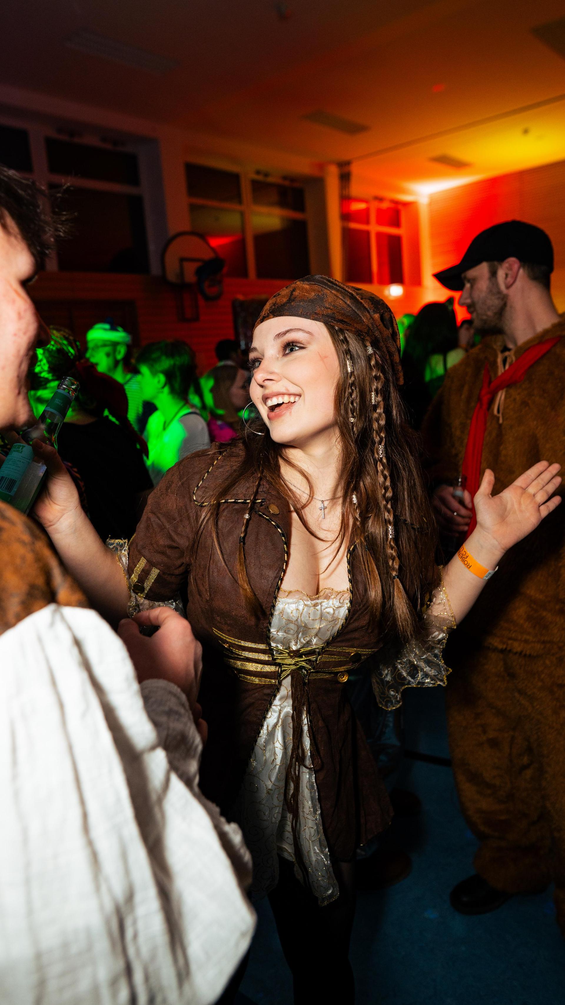 Beim Faschingsball des FC Luhe gings mit Vollgas weiter im Faschingstreiben.  (Bild: Hannes Stock)