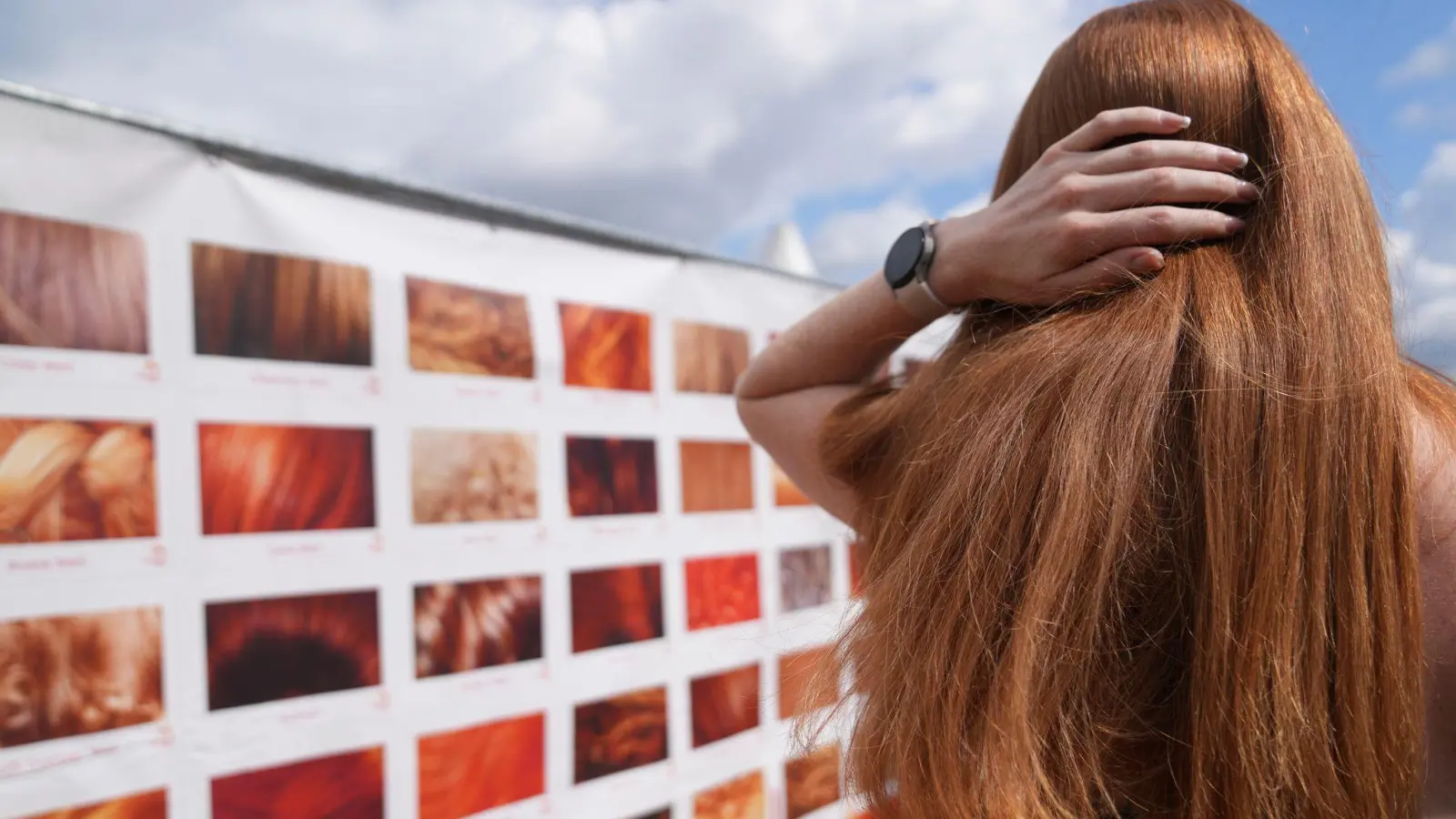 Das Rothaarigen-Festival in den Niederlanden lockt Besucher aus aller Welt an. (Bild: Virginia Mayo/AP/dpa)