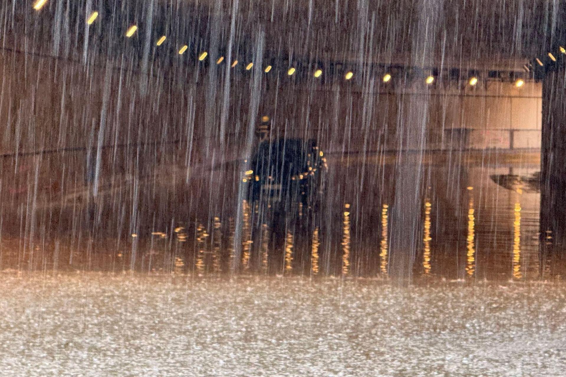 Der Deutsche Wetterdienst warnt vor Starkregen. (Symbolbild: Ferdinand Merzbach/NEWS5/dpa)