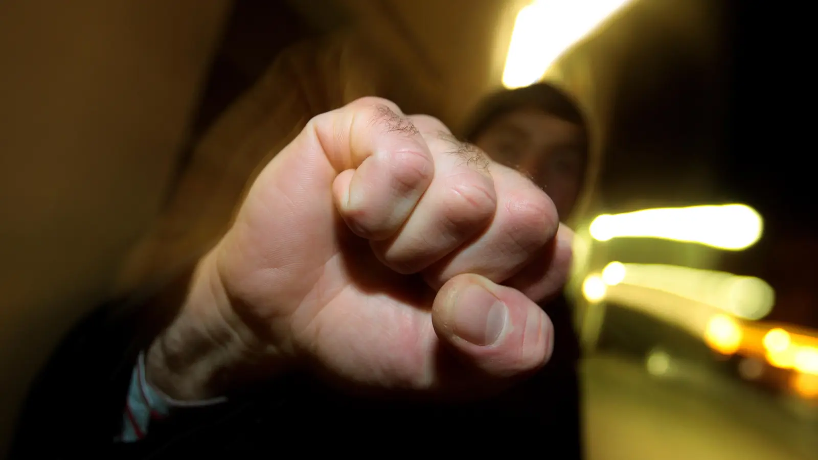 Zwei Männer geraten in Weiden aneinander. (Bild: Karl-Josef Hildenbrand)