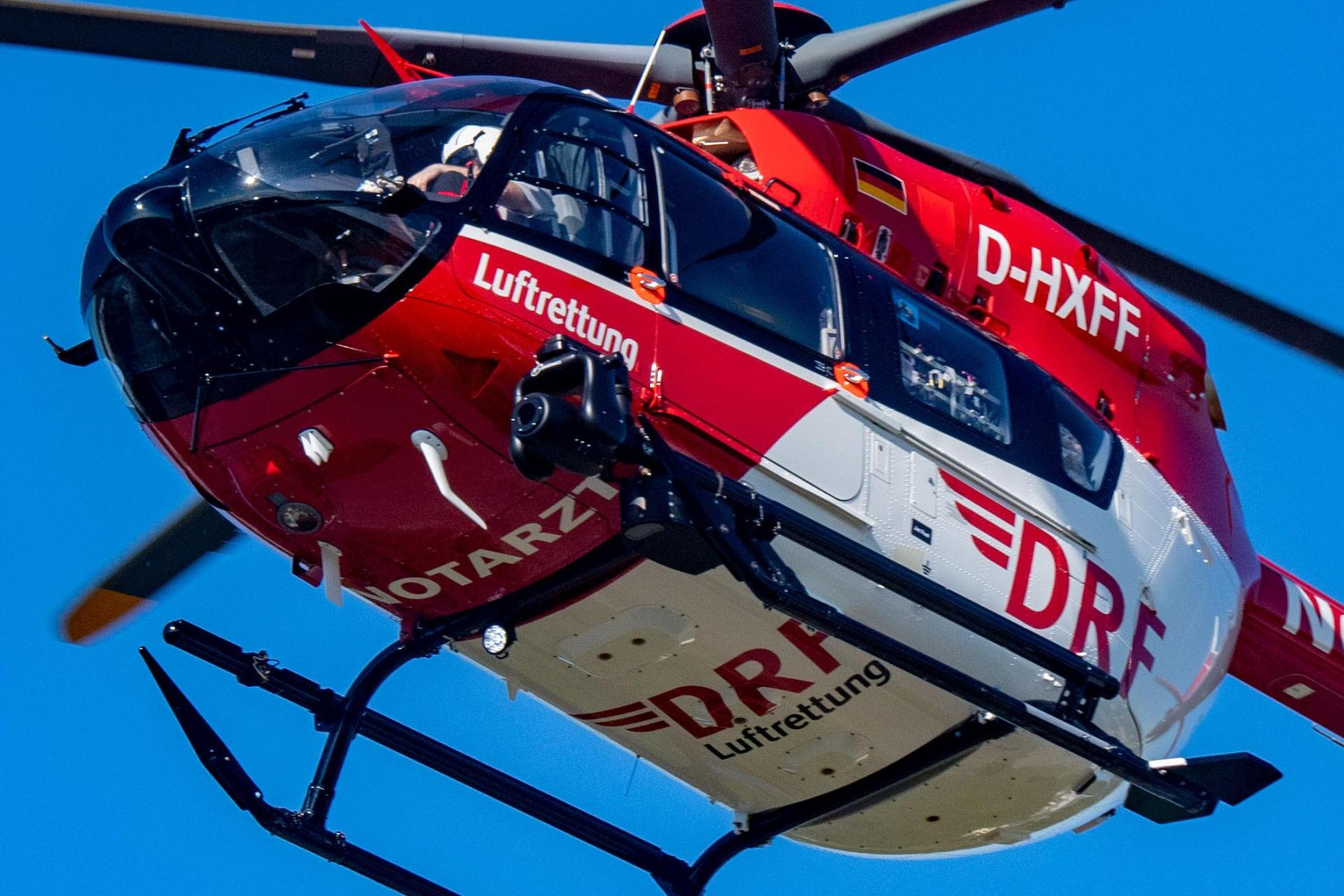 Ein 24-jähriger Motorradfahrer stürzt bei Flossenbürg schwer und wird mit dem Helikopter ins Krankenhaus gebracht. Die Polizei ermittelt die Unfallursache. (Symbolbild: Stefan Sauer)