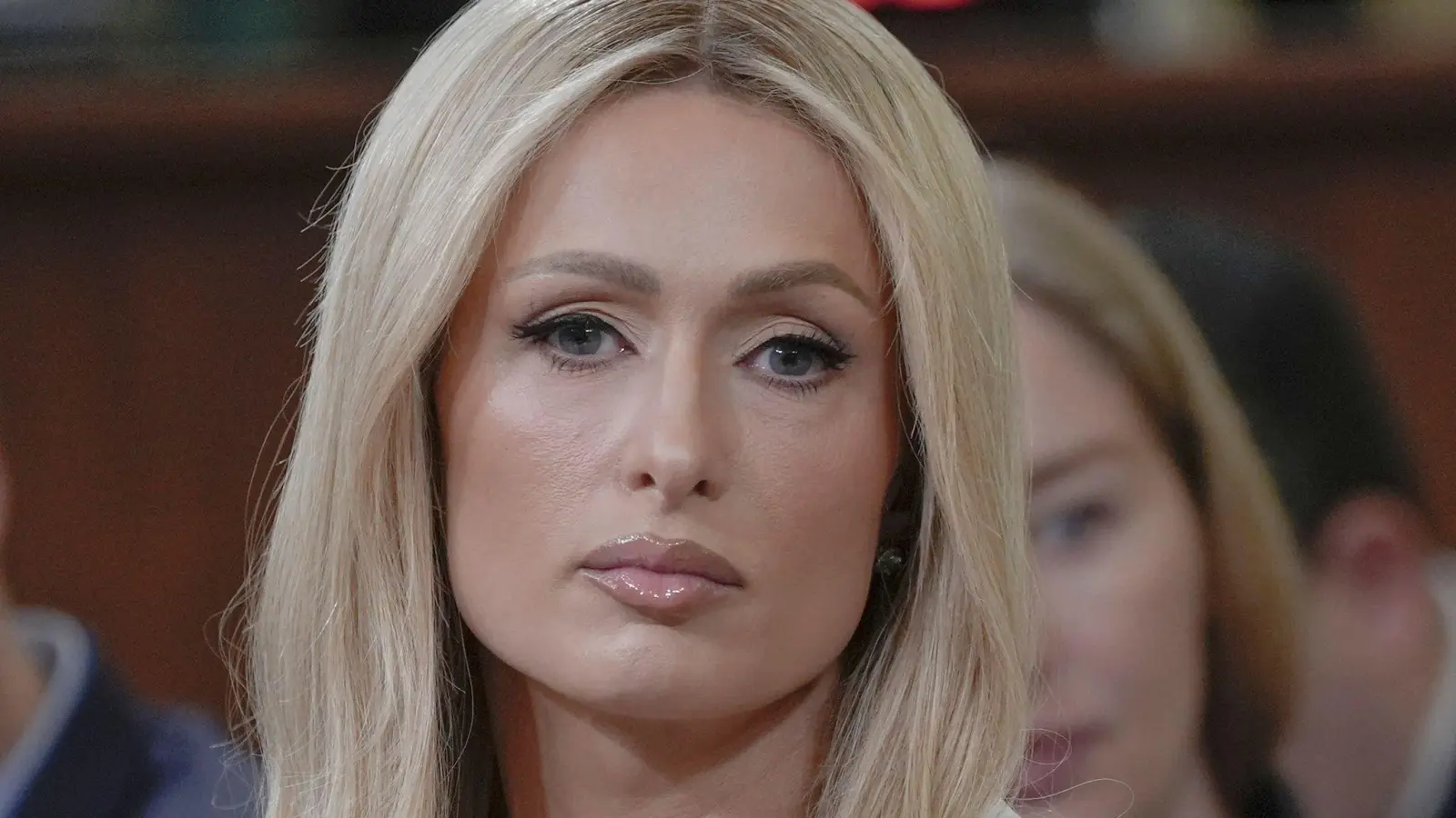 Realitystar Paris Hilton musste im Fernsehen mit ansehen, wie ihr Haus den verheerenden Großbränden bei Los Angeles zum Opfer fiel. (Archivbild) (Bild: Mariam Zuhaib/AP)