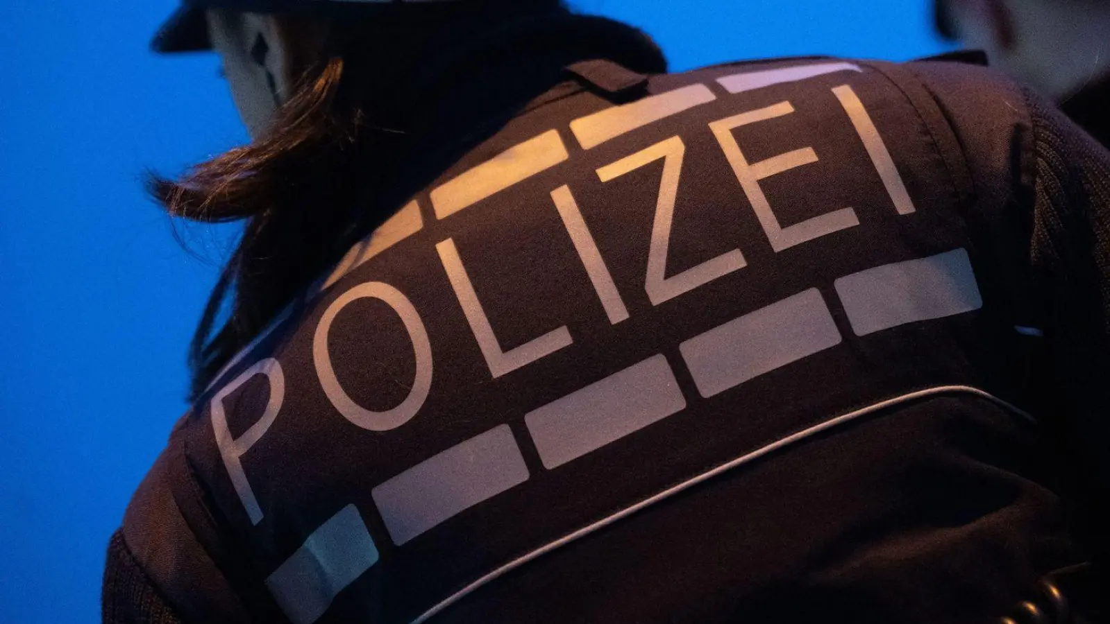 Weil ein frühmorgendlicher Streit in einer Weidener Tankstelle eskalierte, ermittelt nun die Polizei. (Symbolbild: Marijan Murat/dpa/Symbolbild)