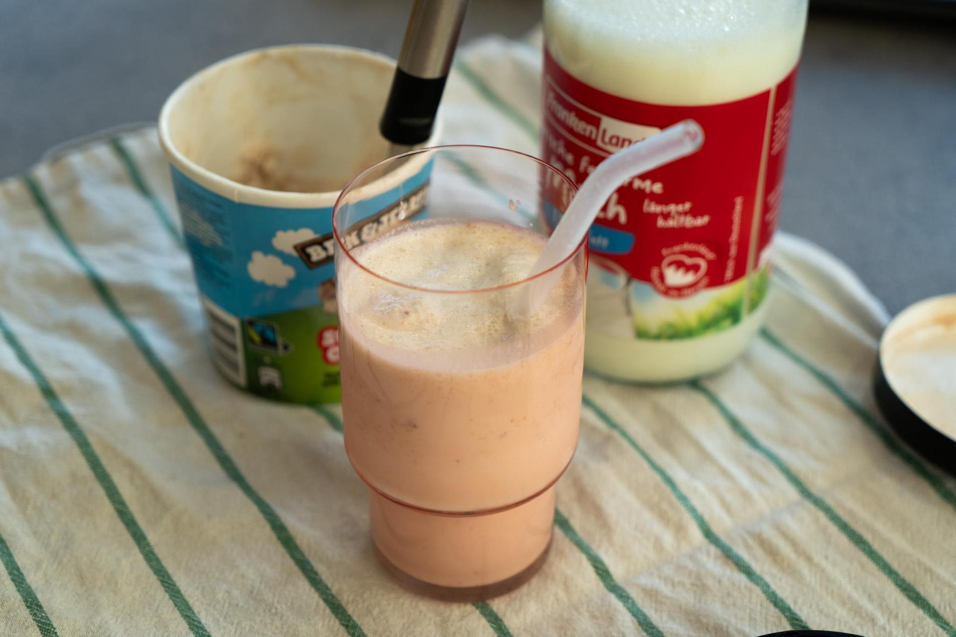 Mmh, Erdbeer-Milchshake. Und das selbstgemacht (Bild: knz)