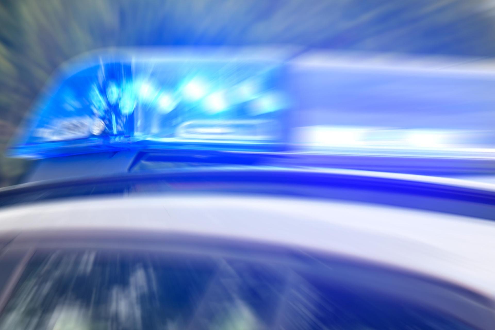 Die Polizei Eschenbach sucht nach einer Unfallflucht nahe Tremmersdorf bei Speinshart nach Zeugen.  (Bild: Petra Hartl)