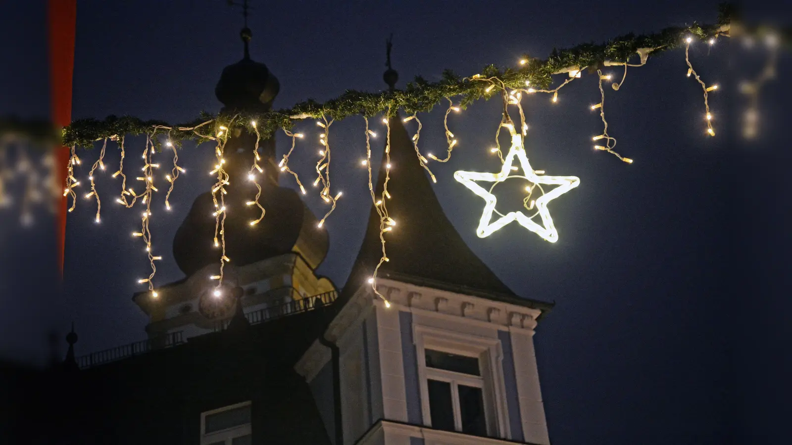 So sah die Weihnachtsbeleuchtung in Weiden aus. Ab diesem Jahr gibt's eine neue. (Bild: Gabi Schönberger)