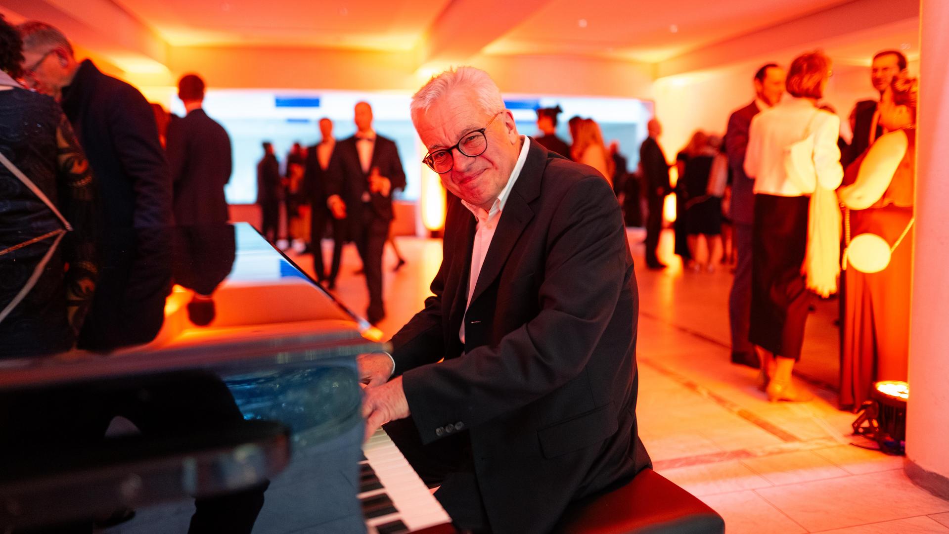 Am Samstag wurde es in der Weidener Max-Reger-Halle außergewöhnlich festlich. (Bild: Hannes Stock)