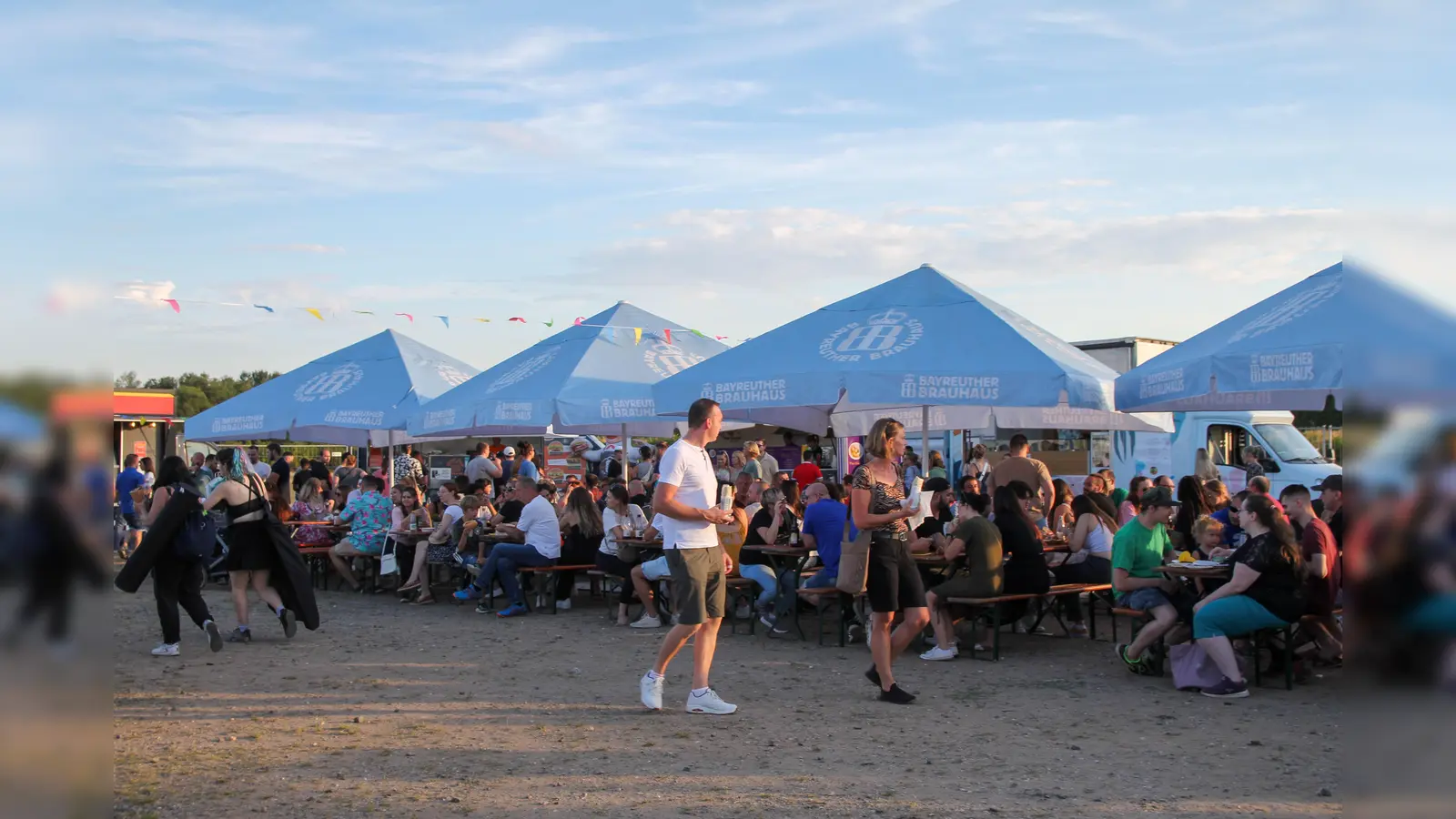 Das Foodtruck Festival in Weiden.  (Bild: Lea Stecher)