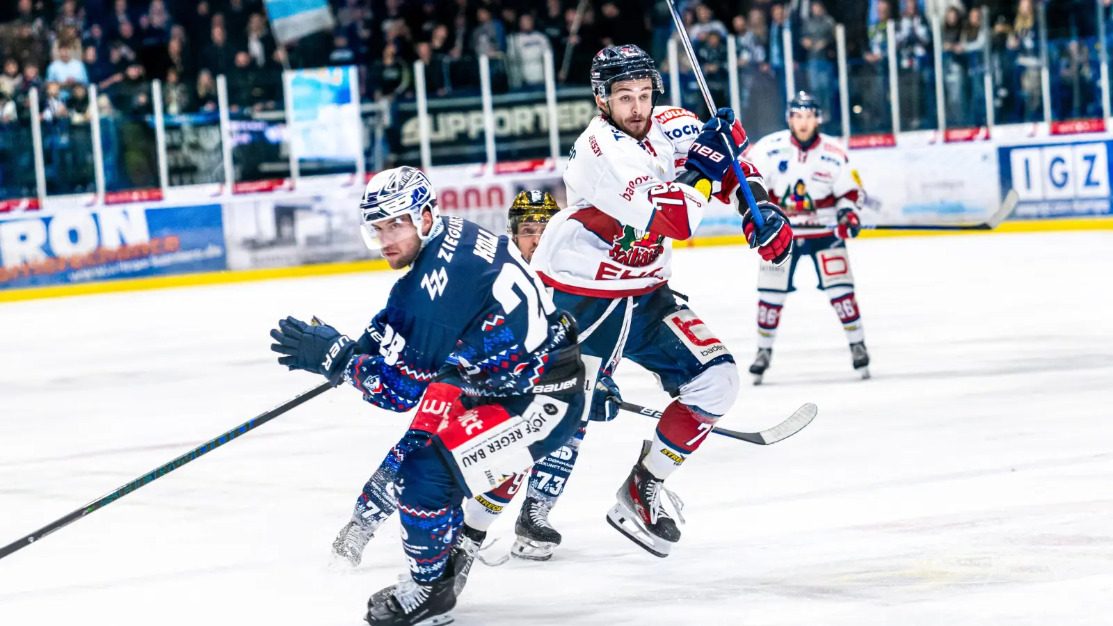 In der vergangenen Saison Konkurrenten, nun Teamkollegen: Für den verletzten Maximilian Kolb (links) holten die Blue Devils Calvin Pokorny aus Freiburg. (Bild: Elke Englmaier)