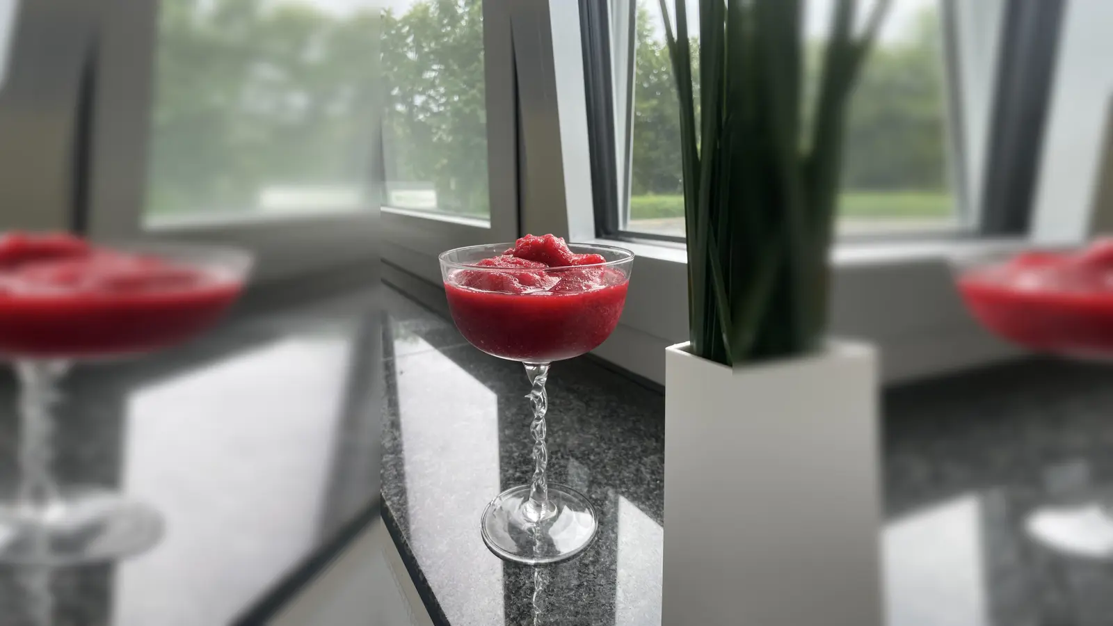 Der Frozen-Kirsch-Daiquiri wird im Mixer gemacht - aber Vorsicht, nicht kaputtmachen! (Bild: knz)