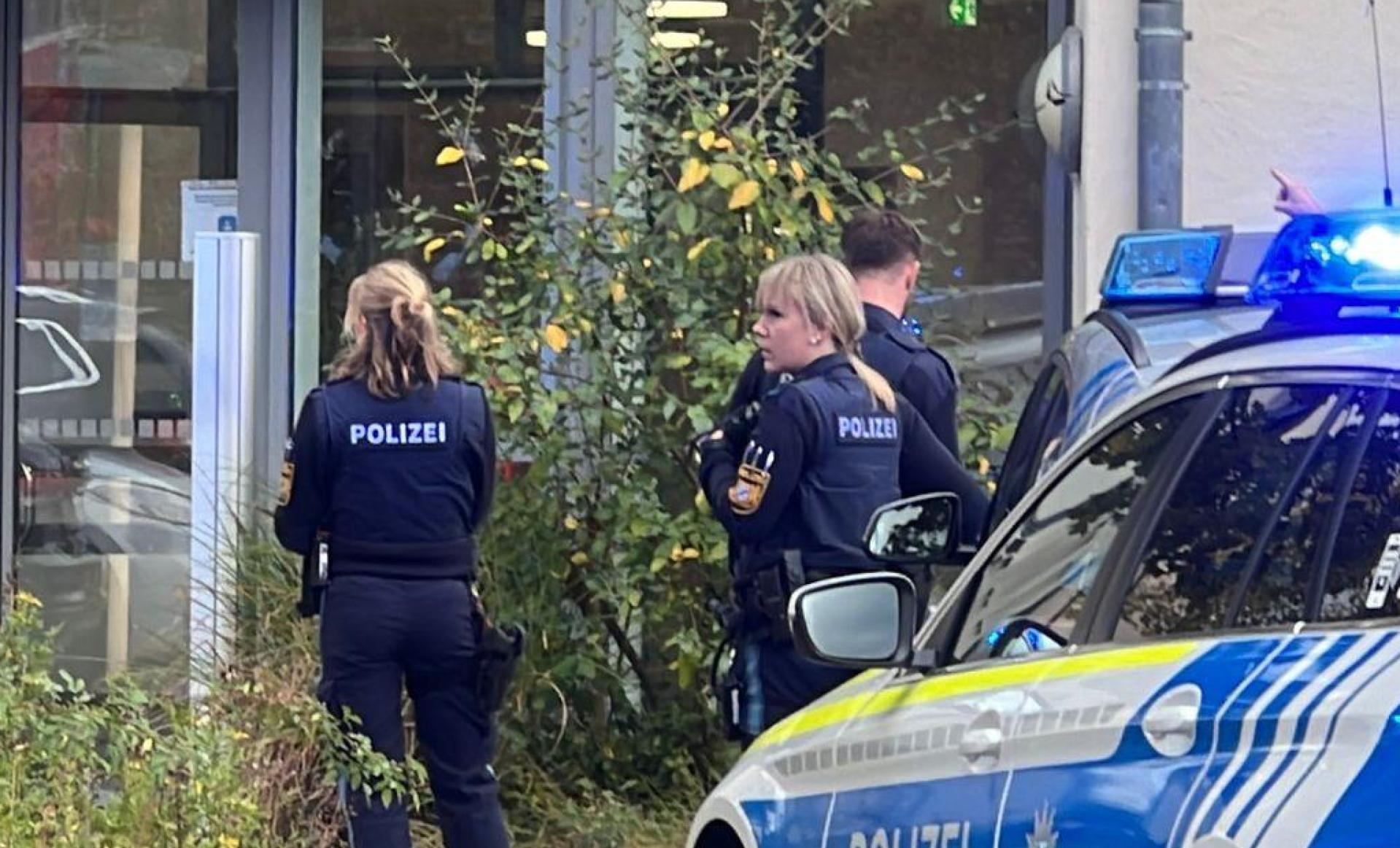 2023 ereignete sich Schreckliches im Bezirkskrankenhaus Regensburg: Ein Minderjähriger tötete ein Kind und verletzte zwei Personen mit einem Messer. Ende September steht der nun 17-Jährige erneut vor dem Landgericht Weiden. (Archivbild: André Baumgarten/Mediengruppe Bayern /dpa)