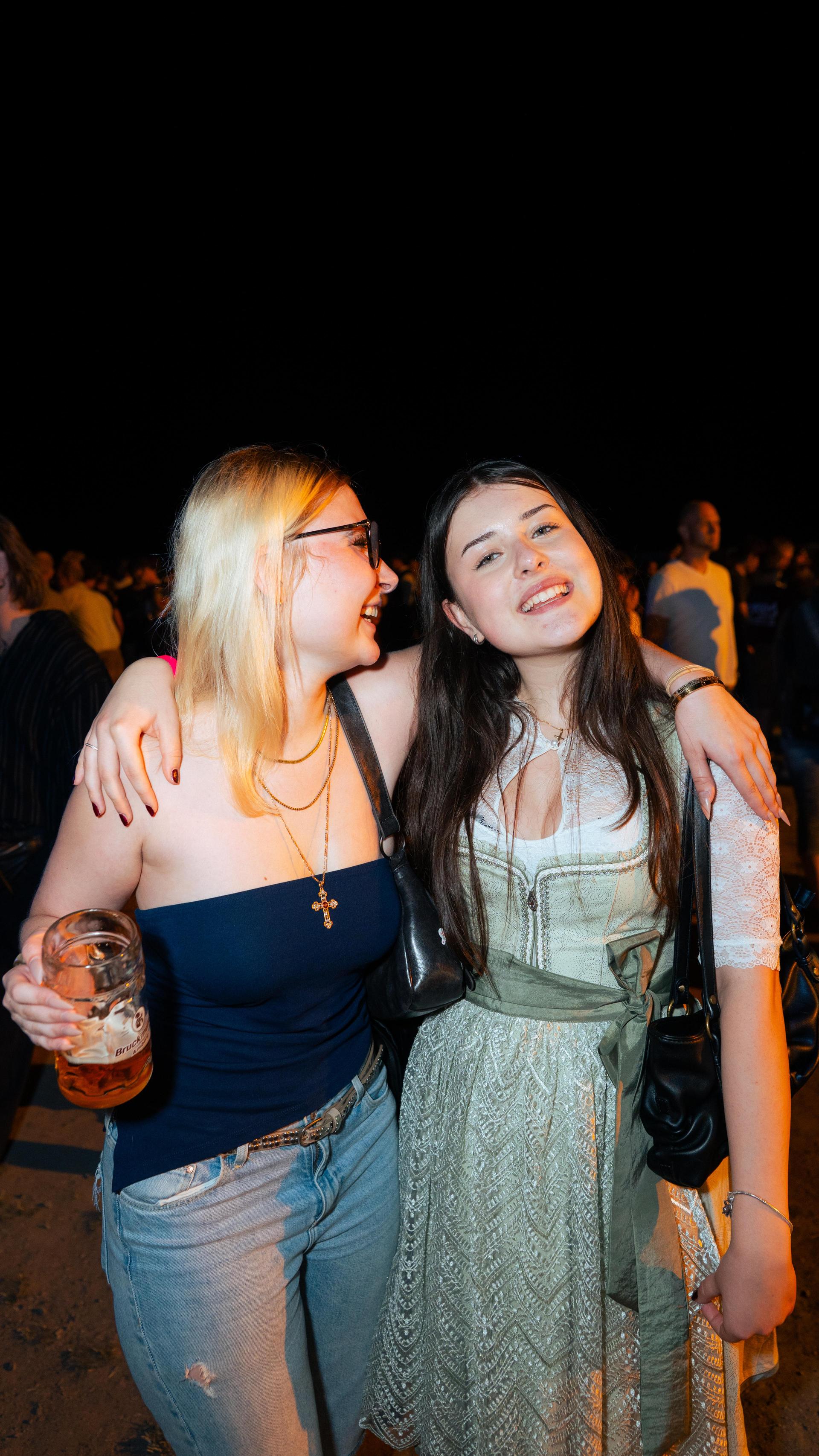 Gute Stimmung, volles Zelt und super Momentaufnahmen. (Bild: Hannes Stock)