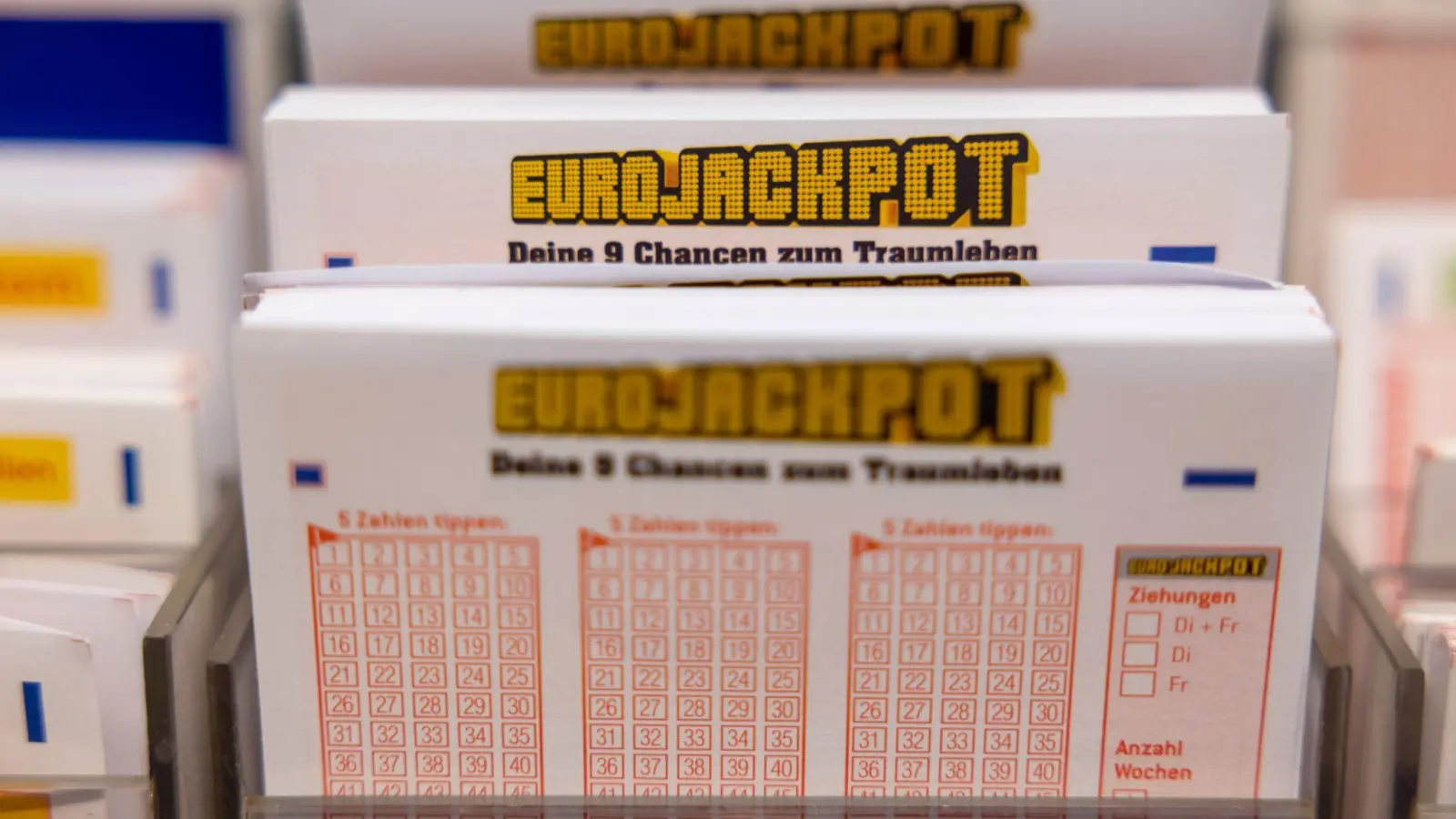 Der mit 120 Millionen Euro gefüllte Jackpot ist nicht geknackt. (Archivbild) (Bild: Thomas Banneyer/dpa)