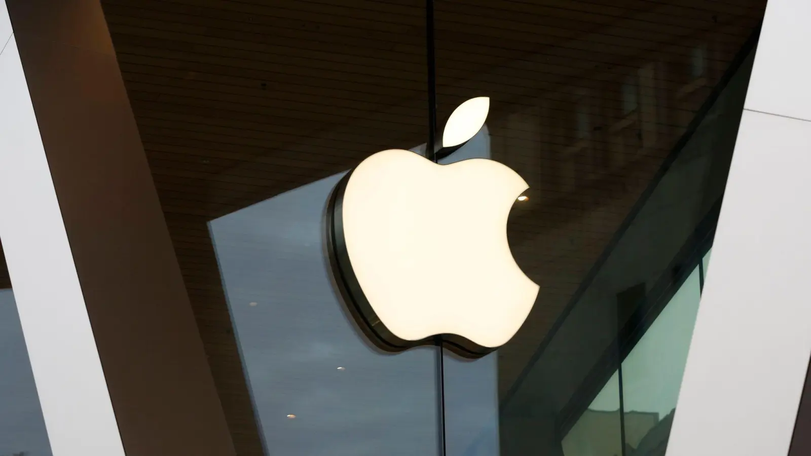 Apple wird seine nächsten iPhone-Modelle voraussichtlich in zwei Wochen vorstellen.  (Bild: Kathy Willens/AP/dpa)