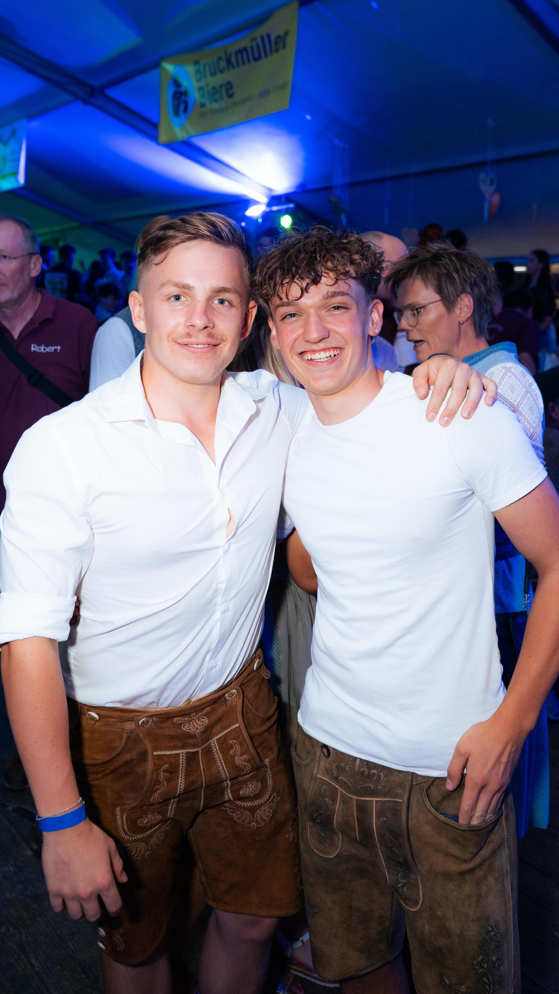 Gute Stimmung, volles Zelt und super Momentaufnahmen. (Bild: Hannes Stock)
