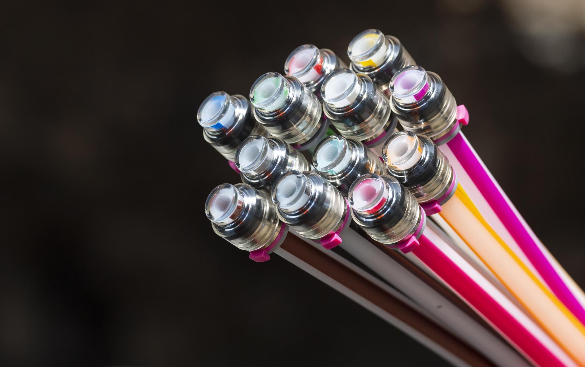 Der Glasfaserausbau in Neustadt an der Waldnaab startet ab Kalenderwoche 38. (Symbolbild: Matthias Rietschel/dpa)