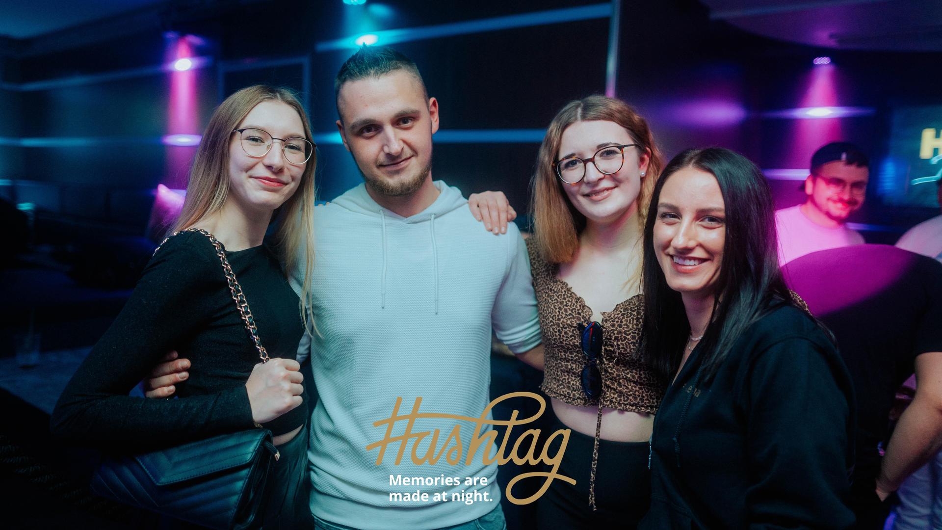 „Geld zurück” war das Motto bei der Party am Freitag im Hashtag Weiden.  (Bild: Sebastian Reiter)