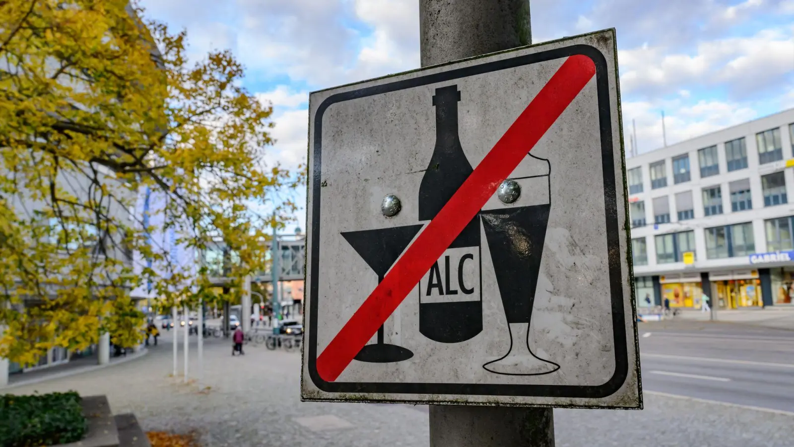 Ein Trend breitet sich aus: Zunehmend Menschen verzichten im Januar auf den Konsum von Alkohol. (Symbolbild) (Bild: Patrick Pleul/dpa)