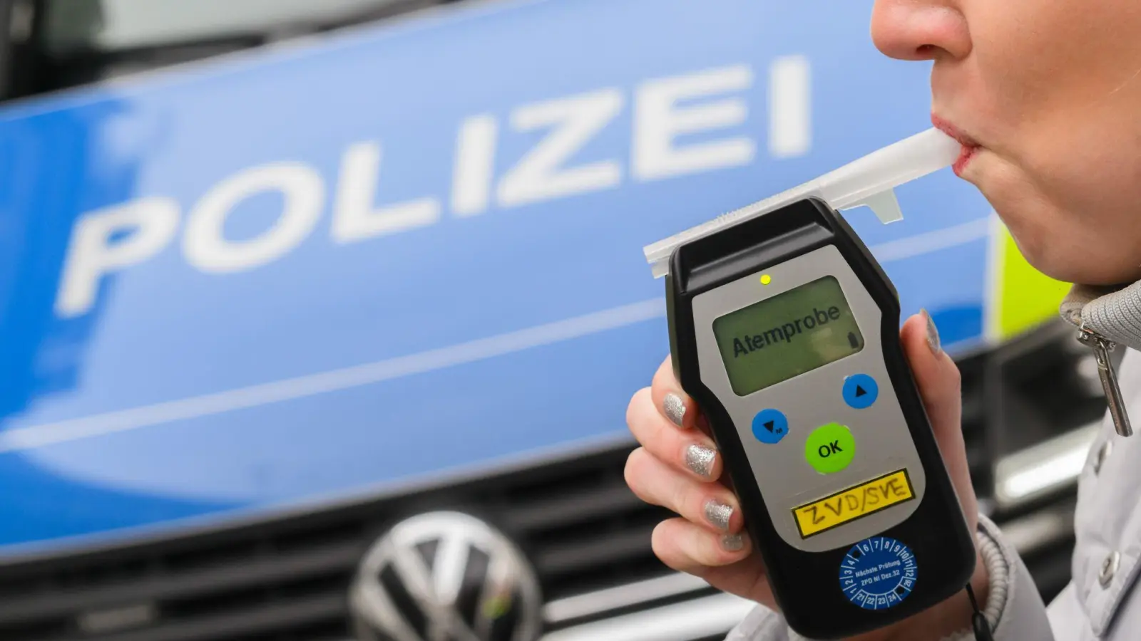 Auffälliger Alkoholkonsum blieb 2025 die häufigste Ursache für eine MPU. (Symbolbild) (Bild: Julian Stratenschulte/dpa)