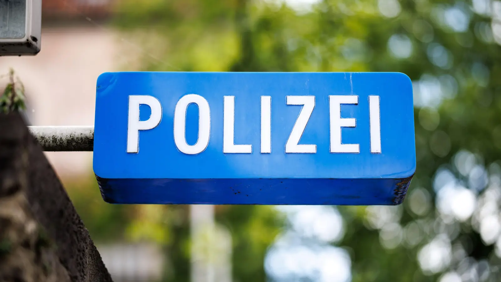 Parkrempler und andere Unfallfluchten beschäftigen die Polizei in Weiden. (Symbolbild: Matthias Balk, dpa)