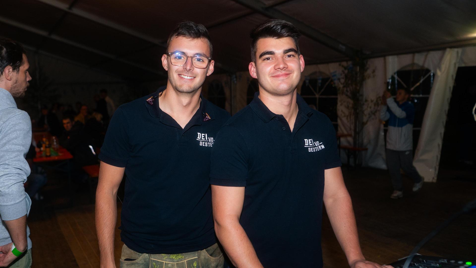 Am Samstag feierte die DJK Weiden Kirchweih am Flutkanal. Für Stimmung sorgte die Band „Dei vo Gestern”. (Bild: Hannes Stock)