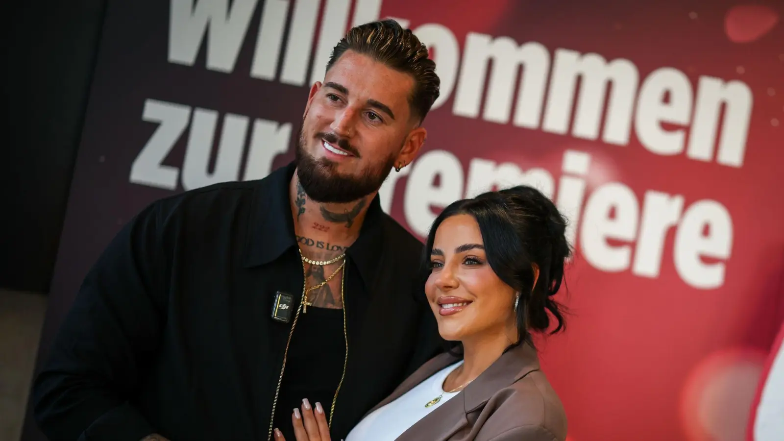 Die Reality-Stars Leyla und Mike Heiter (r) gaben sich das Ja-Wort.  (Archivbild: Christoph Reichwein/dpa)