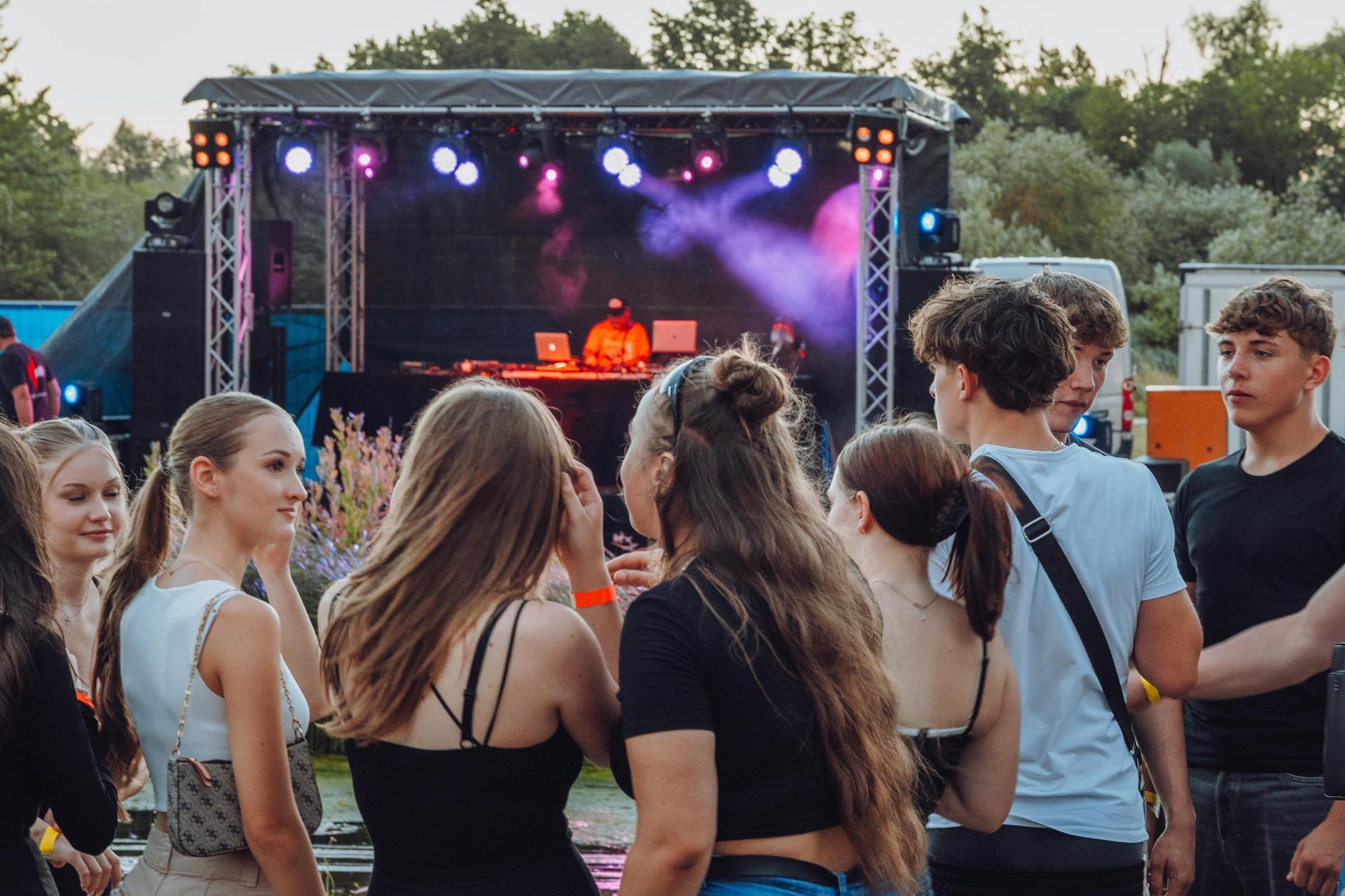 Shisha, Drinks und guter Hip-Hop. So war&#39;s am Hip-Hop BBQ in Amberg.  (Bild: Denise Helmschrott)