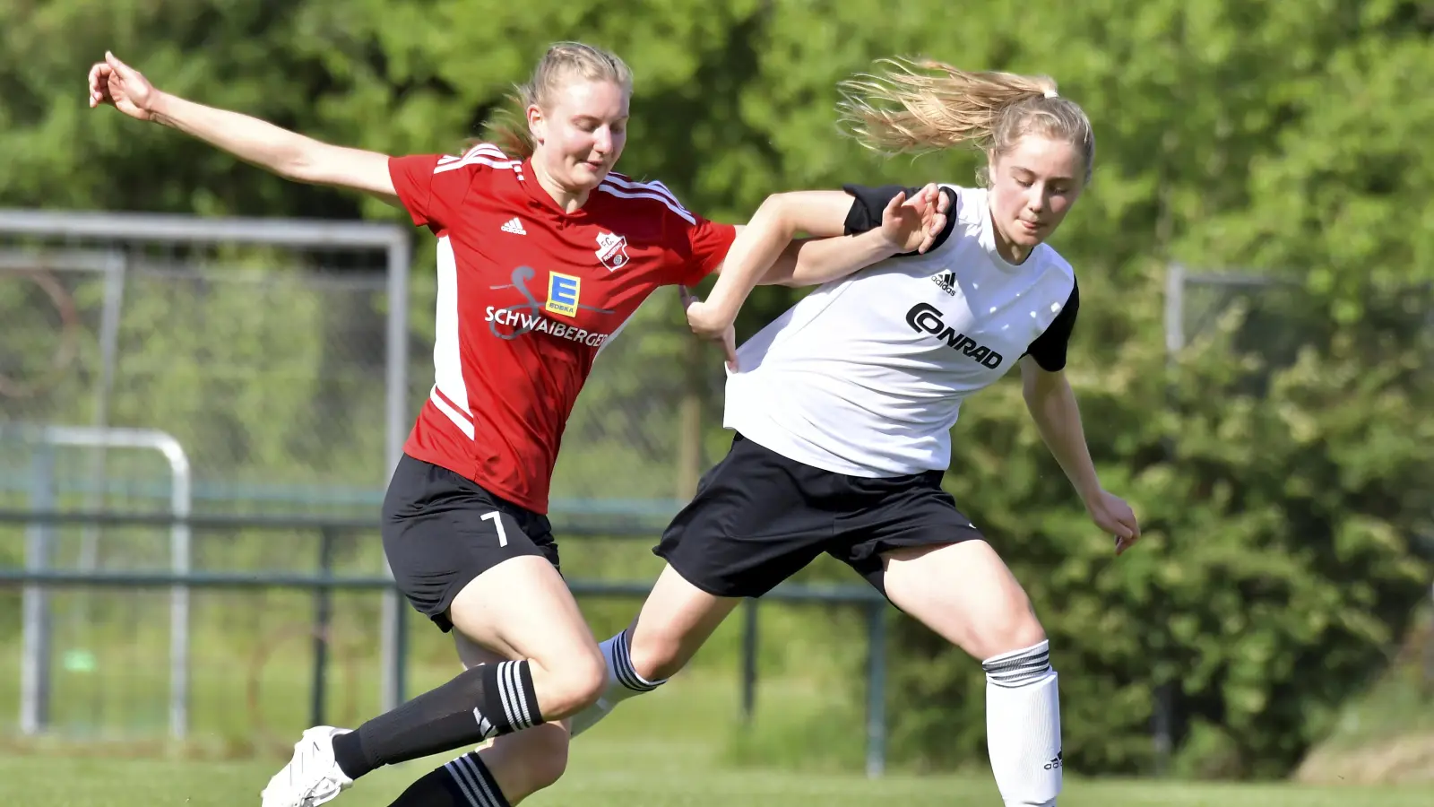 Matilda Lacher (rechts) vom TSV Theuern hat ihre Verletzung überwunden. (Archivbild: Hubert Ziegler)