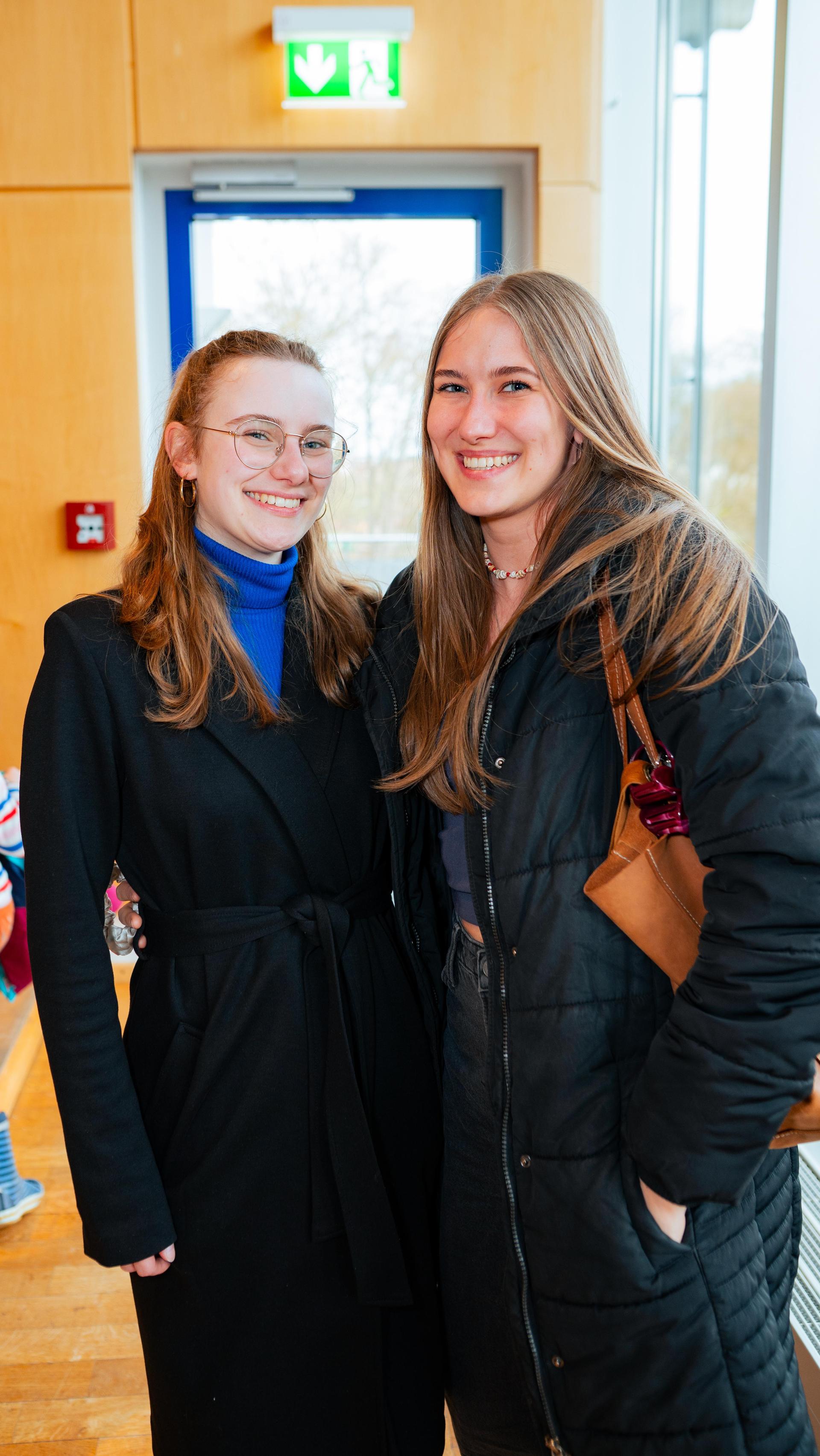 Beim Nachtflohmarkt am Freitag in Neustadt/WN herrschte bis 22 Uhr reges Treiben. (Bild: Hannes Stock)