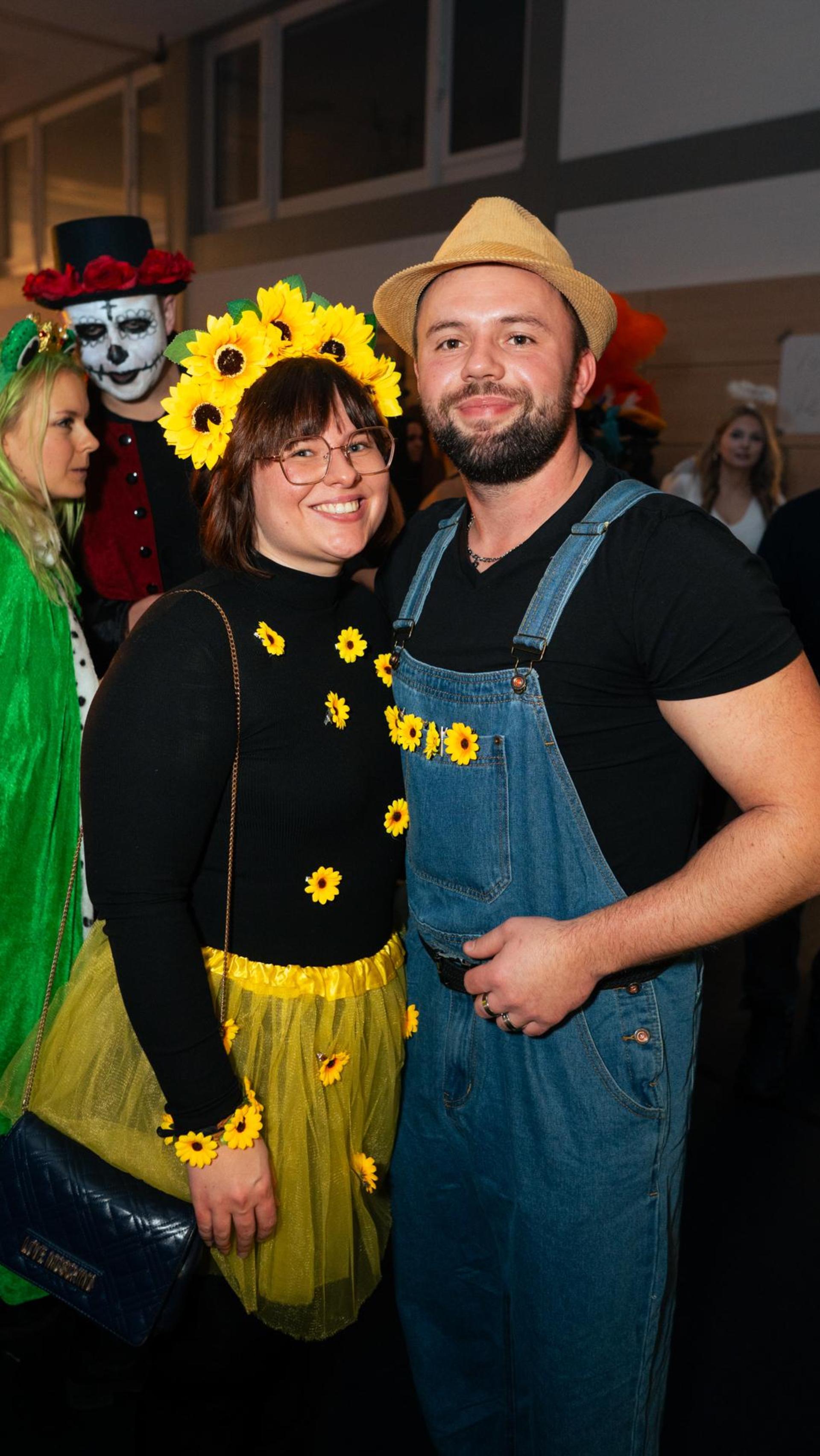 Am Sportlerball in Schirmitz gings mit Vollgas weiter im Faschingstreiben.  (Bild: Hannes Stock)