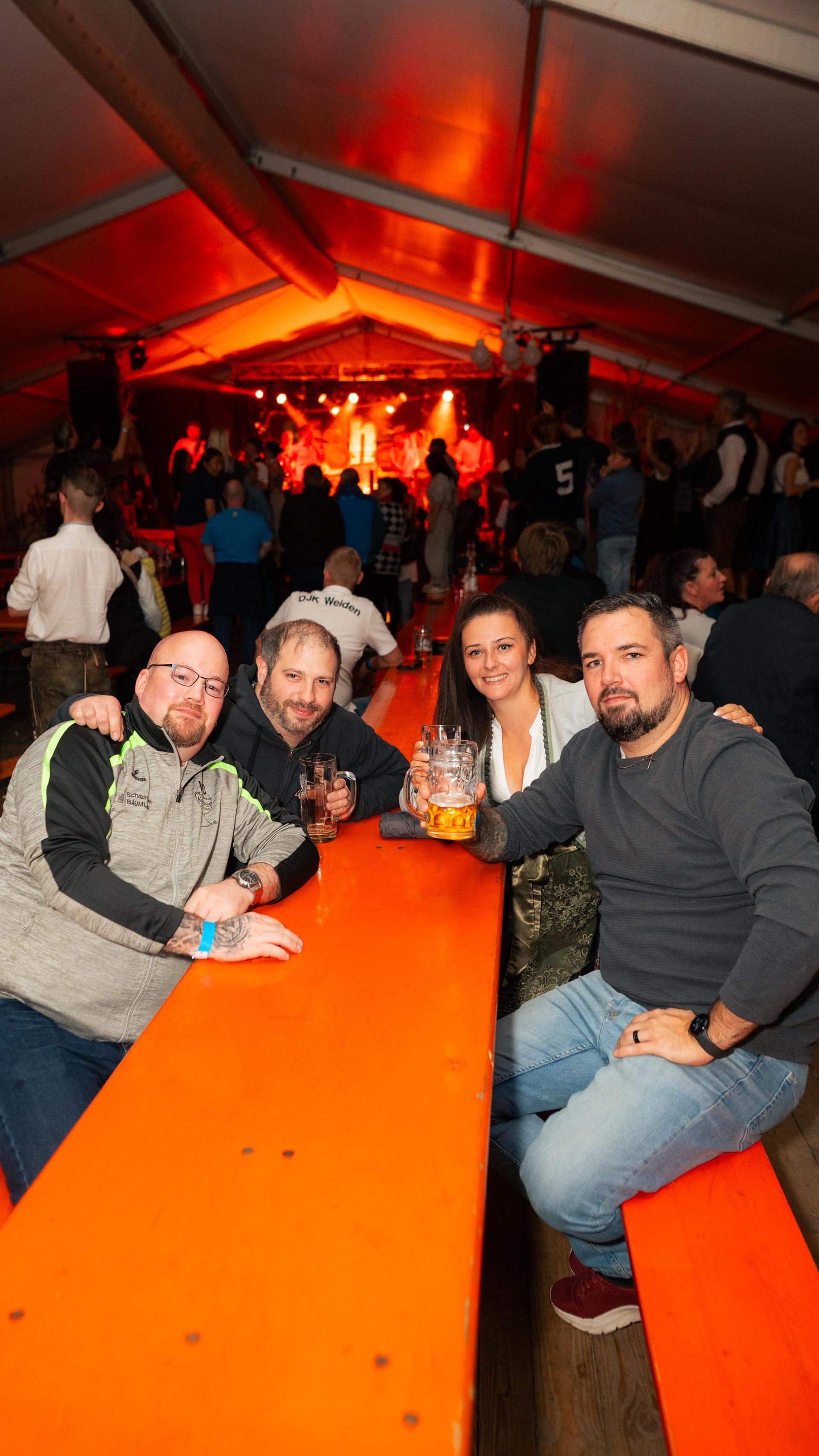 Die Highlights am Samstag bei der Kirchweih der DJK Weiden. (Bild: Hannes Stock)