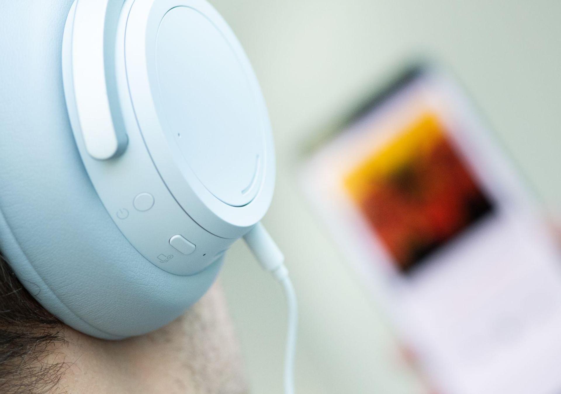 Zwei aus drei Songs waren von der KI. (Symbolbild) (Bild: Franziska Gabbert/dpa-tmn/dpa)