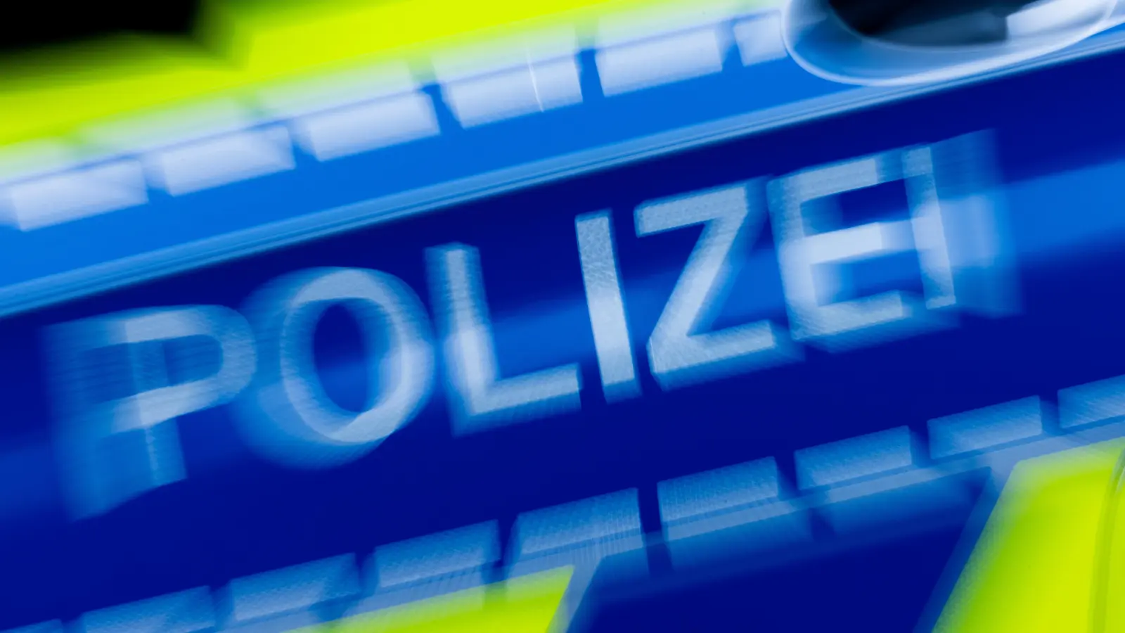 Nach einer Auseinandersetzung musste ein 19-Jähriger in Regensburg ins Krankenhaus.  (Symbolbild: Rolf Vennenbernd/dpa)