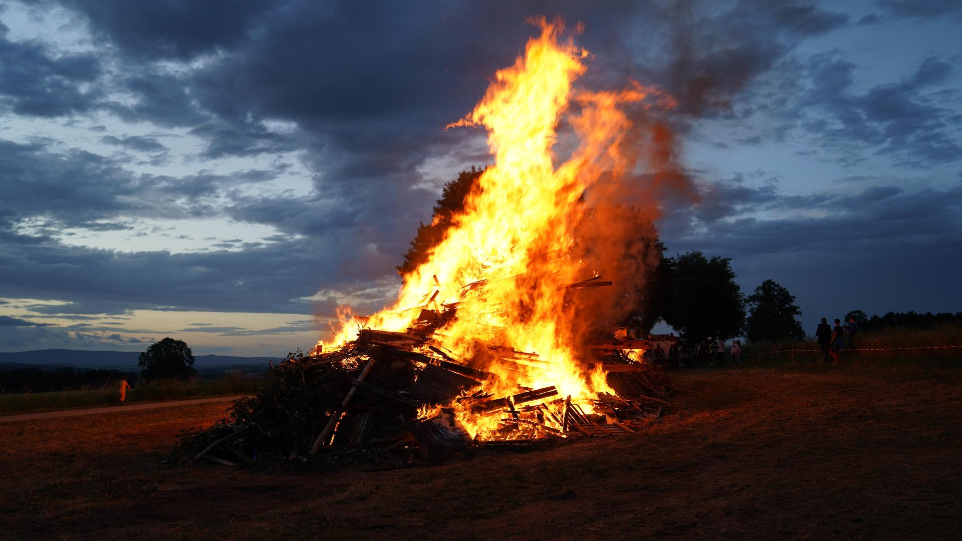 So war das Johannisfeuer in Störnstein. (Bild: mcl)