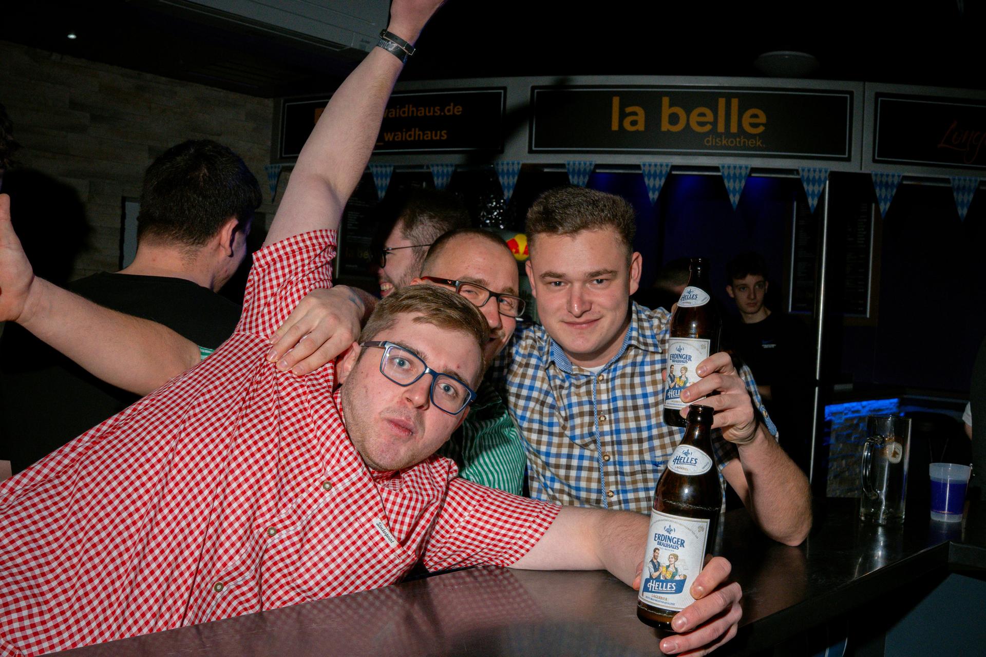Bilder von der Bayern-Party im LaBelle in Waidhaus. (Bild: simerl)