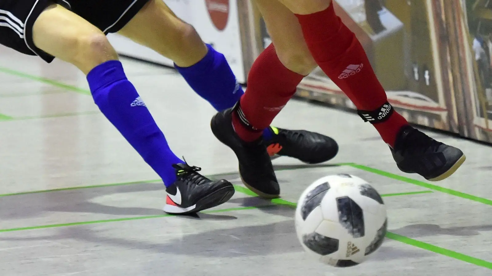 Für das Hallenfußball-Turnier in Weiden wurden jetzt die Gruppen ausgelost. (Archivbild: af)